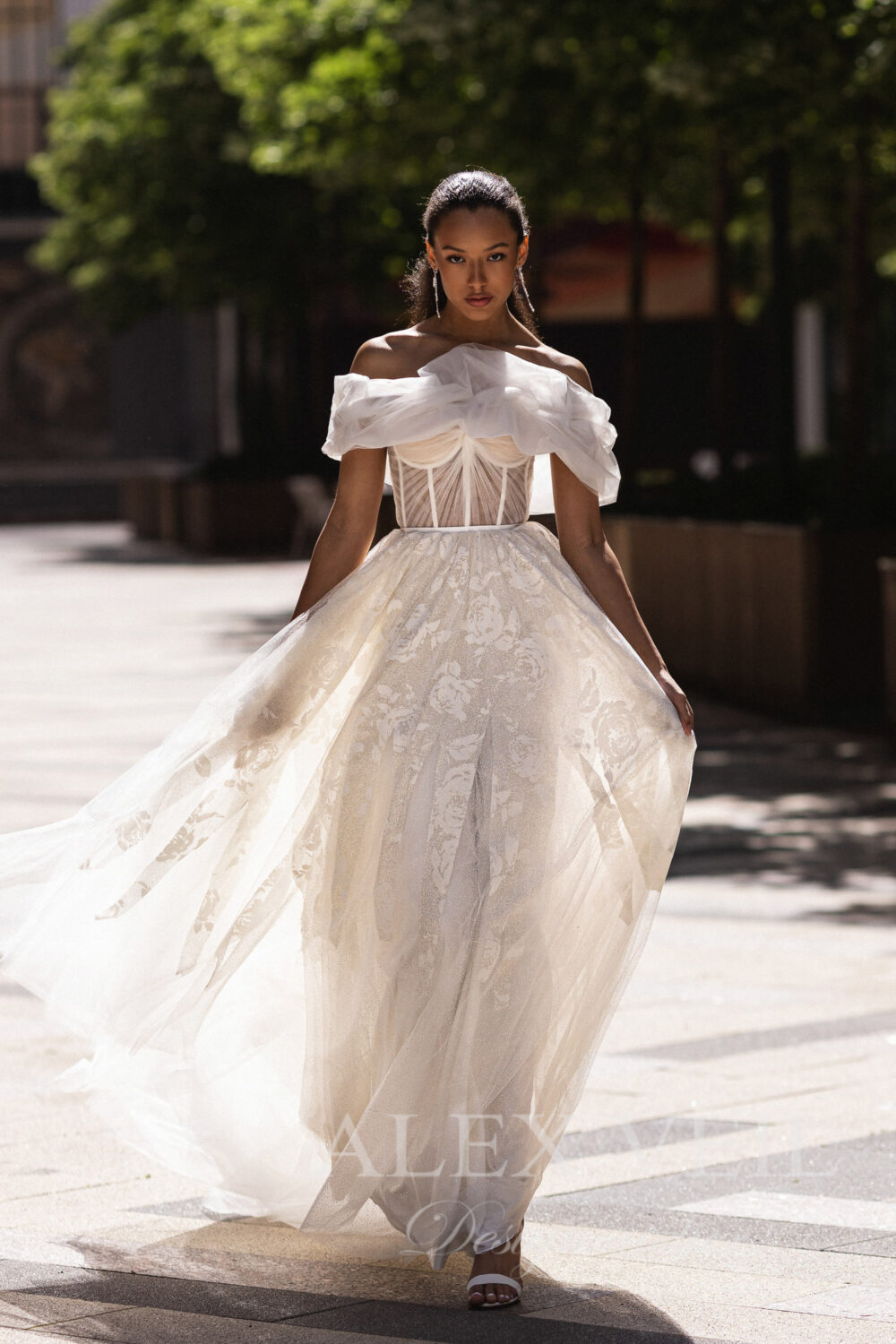 Wedding dress Neyana - by AlexVeil Bridal